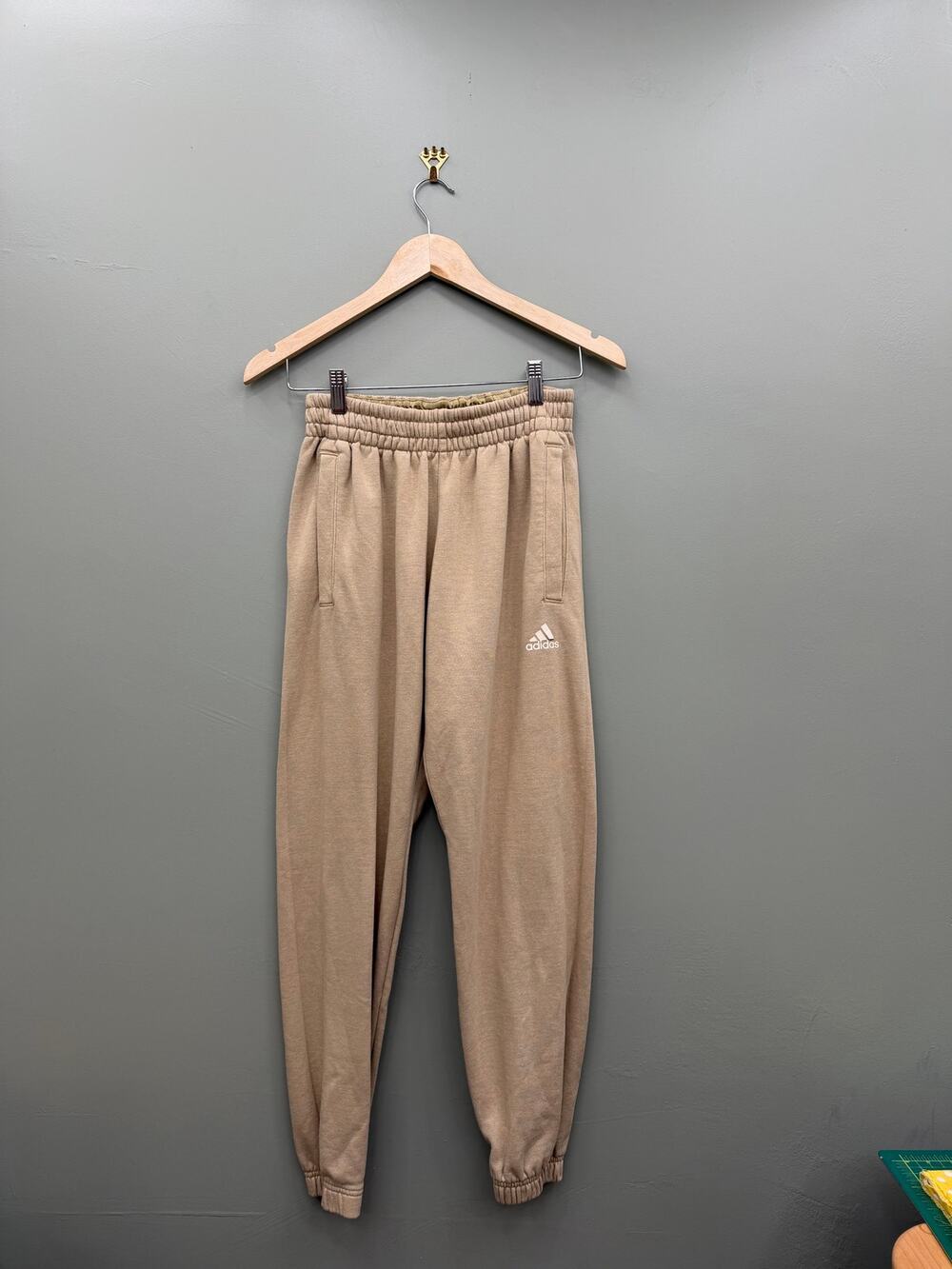 Adidas Essentials Fleece Jogger Sweatpants Tan Beige Men's M